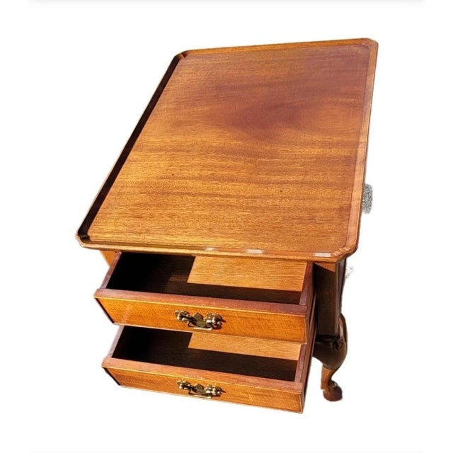 1960s Biggs Furniture Two-Drawer Queen Anne Mahogany Side Table Nightstand For Sale - Image 5 of 9