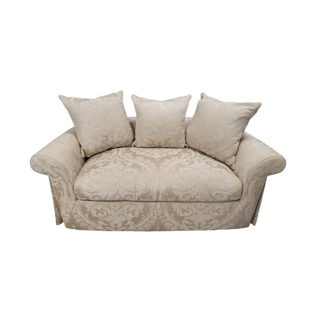Classic English Country elegance meets relaxed comfort in this custom-tailored late 20th-century bench seat loveseat....