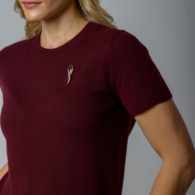 1950s 1950s Mid Century 2.50 Carat Diamond Emerald 14k Yellow Gold Brooch For Sale - Image 5 of 6