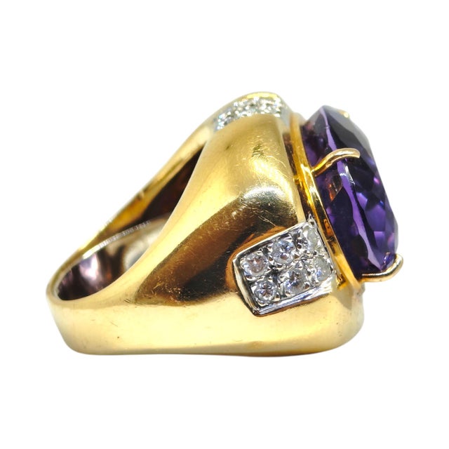 Contemporary Vintage 18k Gold Large Amethyst & Diamond Ring, Size 6.5 For Sale - Image 3 of 10