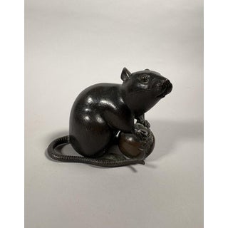 Rat with a Chestnut Okimono - Bronze - Japan - Meiji Period (1868–1912) 19th century For Sale