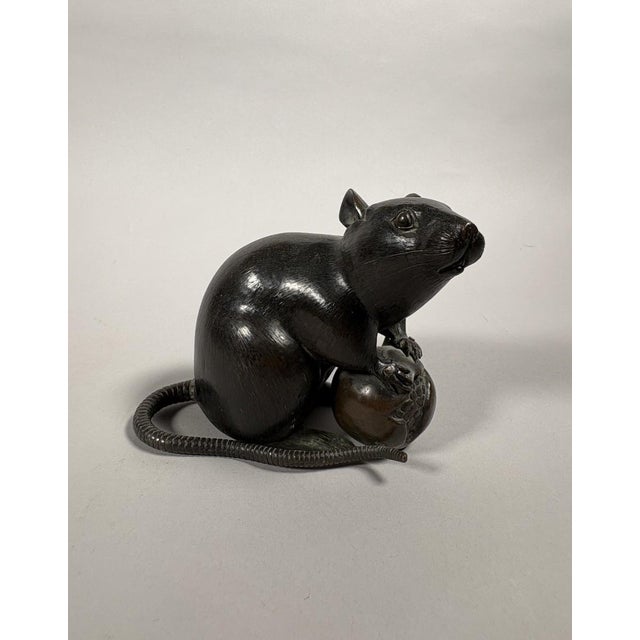 Rat with a Chestnut Okimono - Bronze - Japan - Meiji Period (1868–1912) 19th century For Sale