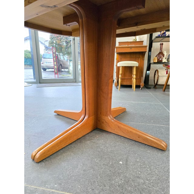 Scandinavian Round Extendable Table in Teak, 1967 For Sale - Image 3 of 11