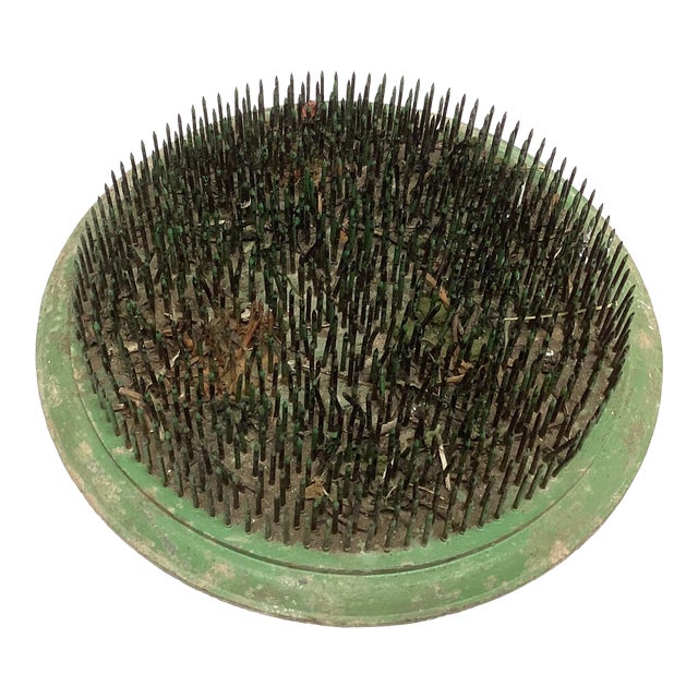 1930s Floral Holder Frog Large Spiked Vogue No 7 Green Metal For Sale