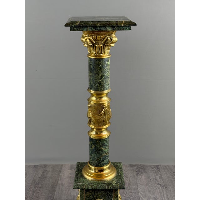 20th Century Columns in Green Marble, Gilt Bronze and Gilt Brass, Set of 2 For Sale - Image 4 of 9