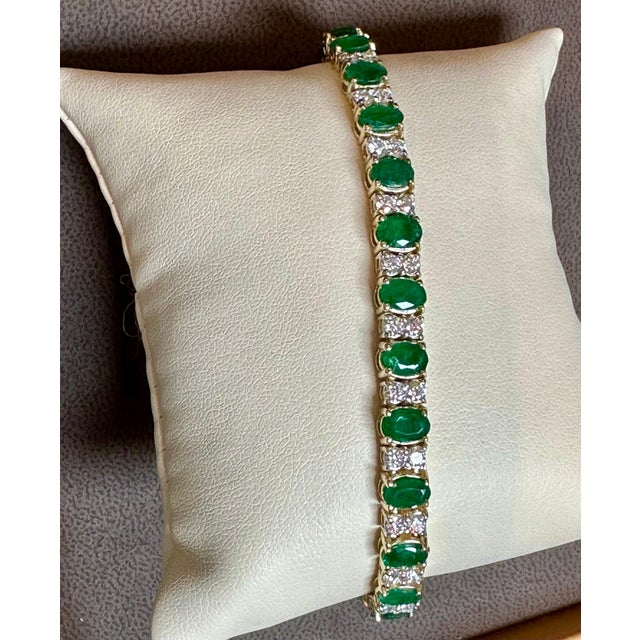 12 Carat Natural Emerald & 1 Carat Diamond Tennis Bracelet 14 Kt Yellow Gold For Sale In New York - Image 6 of 18