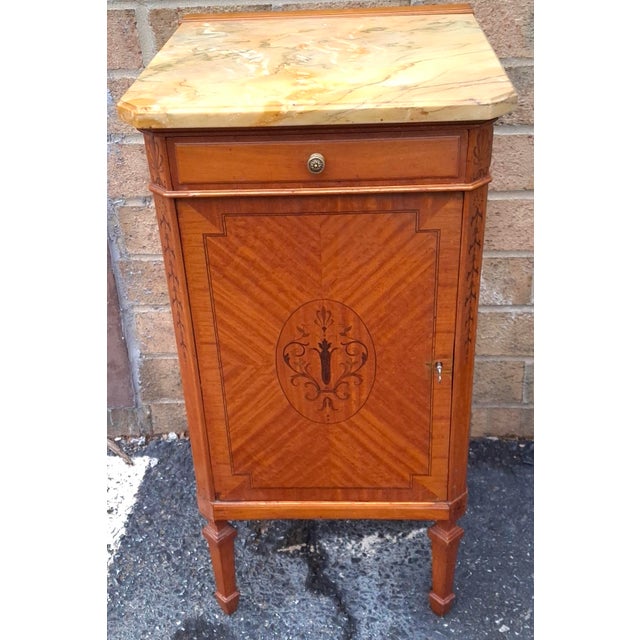 1900-1909 Edwardian Marquetry Inlaid Mahogany and Marble Top Four-Drawer Side Cabinet For Sale - Image 9 of 11