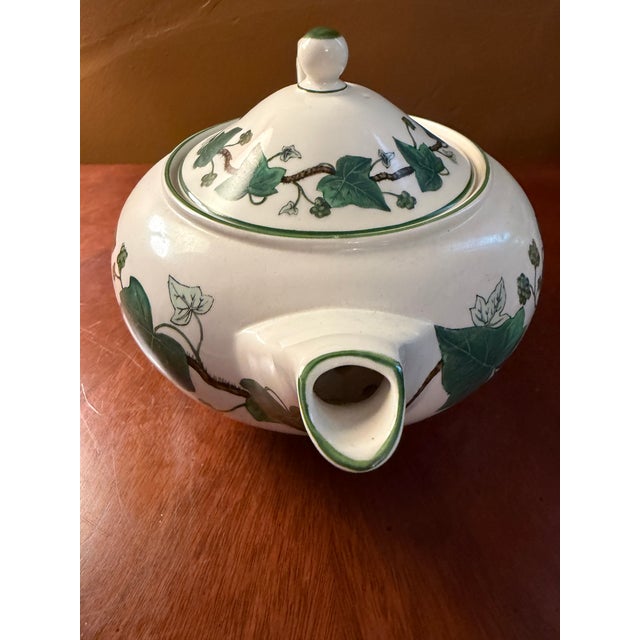 Wedgwood 1900 Wedgwood Napoleon Ivy Teapot England Green Queen's Ware Bone China - Rare For Sale - Image 4 of 9