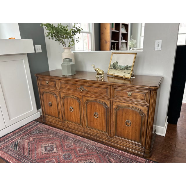 Wood Henredon French Provincial Sideboard Buffet | Vintage 1970s Traditional Wood Credenza With Brass Hardware For Sale - Image 7 of 10