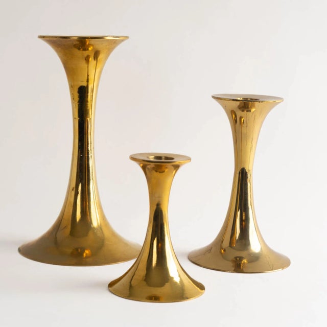 Vintage Brass Fluted Candlestick Holders - Set of 3 For Sale - Image 4 of 10