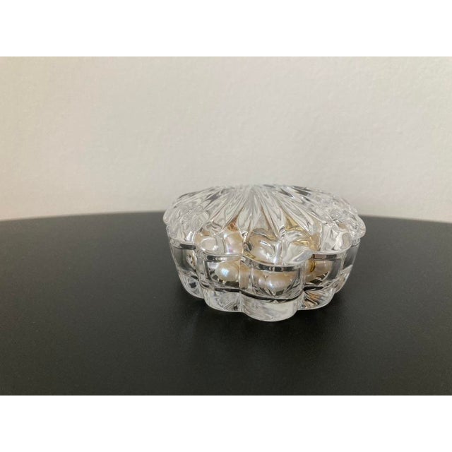 Early 20th Century English Scalloped Sea Shell Design Glass Jewelry Box For Sale - Image 16 of 18