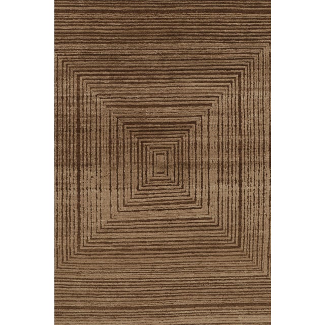 Rug & Kilim’s Modern Rug in Dual-Toned Geometric Pattern For Sale In New York - Image 6 of 8