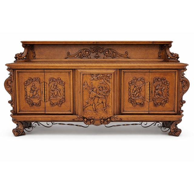 Magnificent Early 1900s French Quarter Sawn Oak Buffet – Medieval & Scholarly Carvings This exceptional early 20th-century...