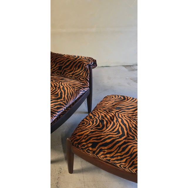 Set of Vintage Lounge Chair with Ottoman in Orange Zebra Velvet Fabric, 1970s For Sale - Image 14 of 15