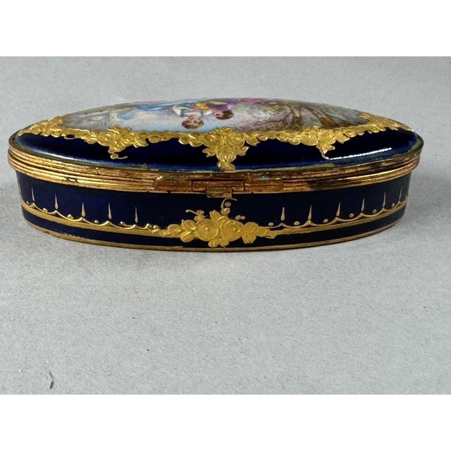 1860 Sèvres Romantic Blue Gilt Porcelain Trinket Box For Sale - Image 11 of 12