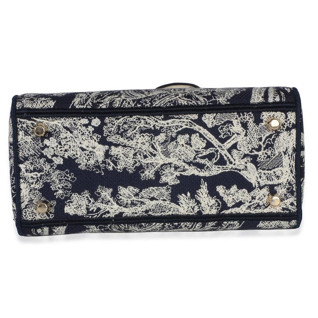2020s Navy Canvas Toile De Jouy Embroidered Medium Lady D-Lite For Sale - Image 5 of 9