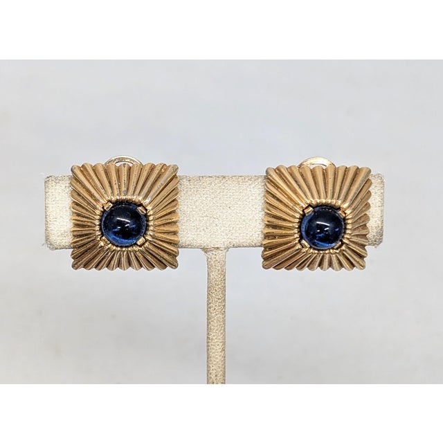 Vintage Signed Mazer Square Goldtone Ribbed Cabochon Faux-Sapphire Clip Earrings-2 Pieces For Sale - Image 4 of 10