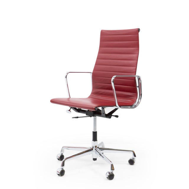 Mid-Century Modern Eames Alu Group Office Chair EA119 by Vitra For Sale - Image 3 of 14