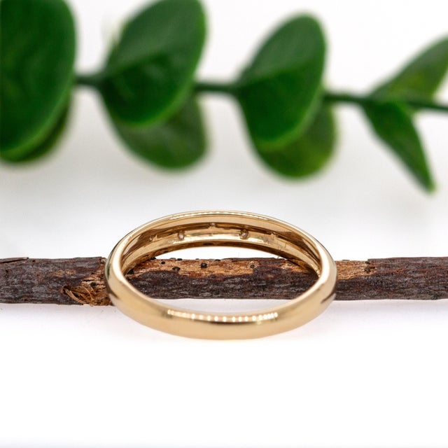 14k Solid Gold Wedding Band With Earth Mined Diamond Accents, Size 6.75 For Sale In Columbus - Image 6 of 7
