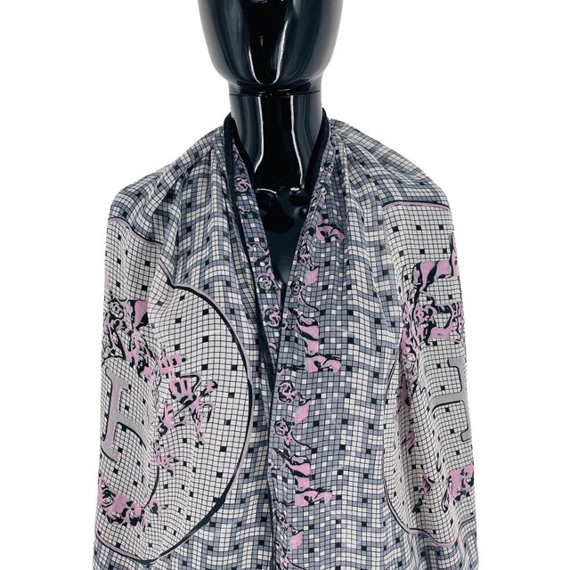 Hermès Hermes Grey Printed 100% Silk Scarf For Sale - Image 4 of 9