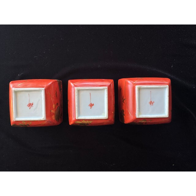 Bold Antique Japanese Kinran-De Porcelain Bowls, Red & Gold Square Dishes, Set of Three For Sale - Image 17 of 18