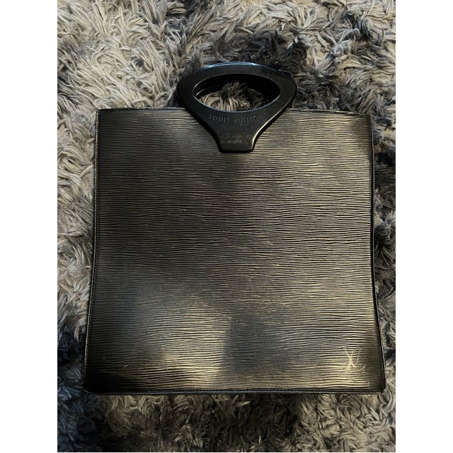 Late 1980s Louis Vuitton Black Epi Ombre handbag in textured black Epi leather with a flat, structured envelope...