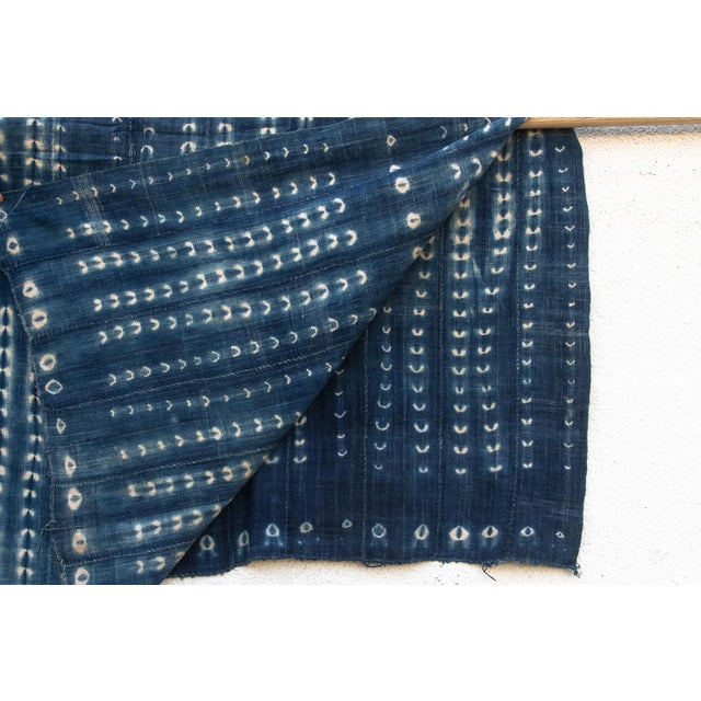 1980s Vintage African Moss "Saria Plains" Indigo Throw For Sale - Image 5 of 6