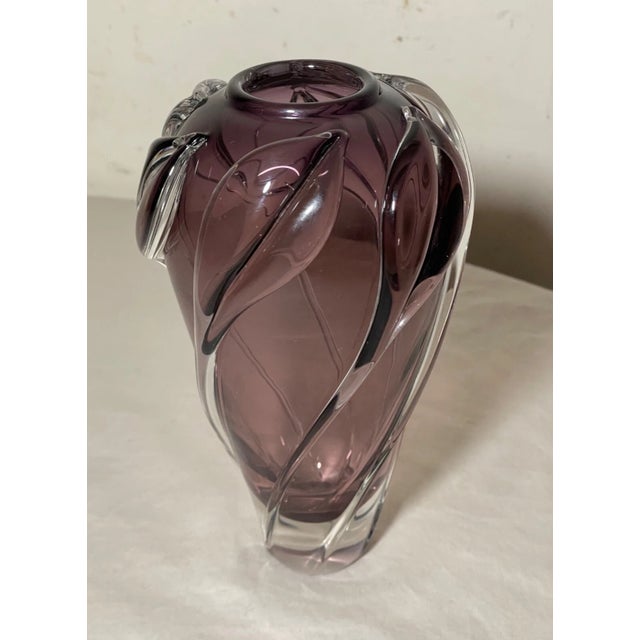 Crafted with meticulous attention to detail, this vintage William Glasner hand-blown glass vase is a striking piece of art...