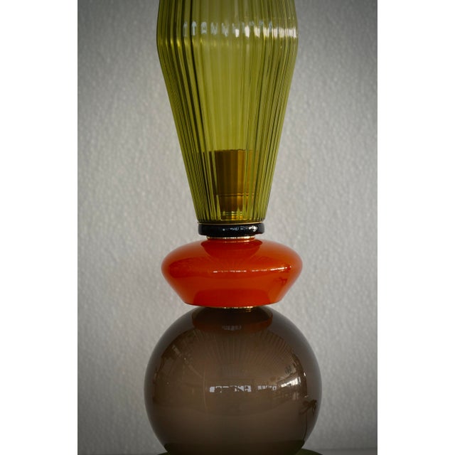 Metal Mid-Century Round Orange and Green Murano Art Glass and Brass Table Lamp, 2000s For Sale - Image 7 of 9