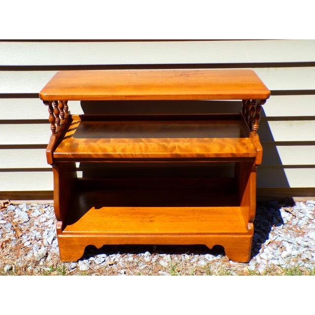 Vintage Ethan Allen American Traditional Early American Colonial Style Small Bookcase / Etagere. Constructed of solid...