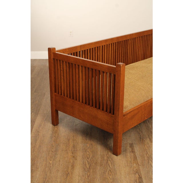 Stickley Mission Collection Oak Spindle Settle For Sale - Image 9 of 12