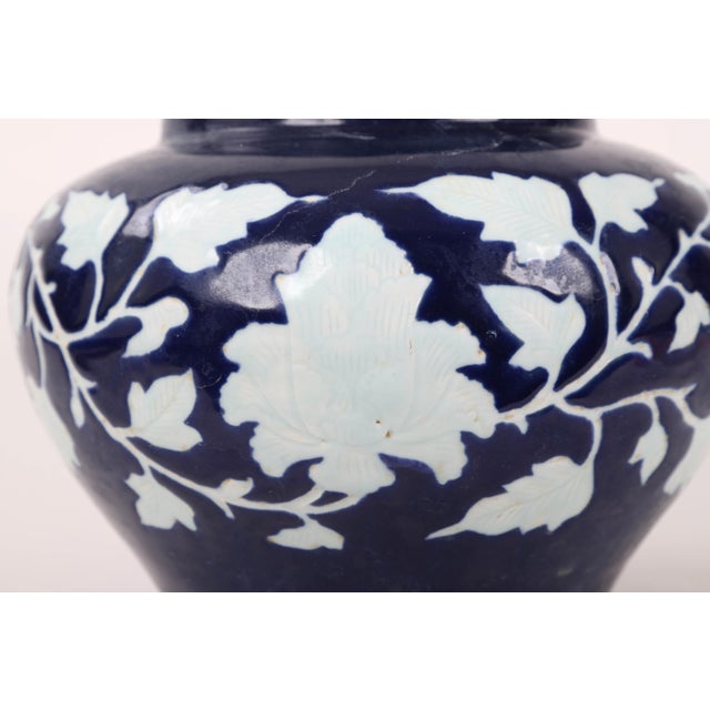 16th Century Chinese Ming Dynasty Blue Glaze White Flower Jar For Sale - Image 4 of 9