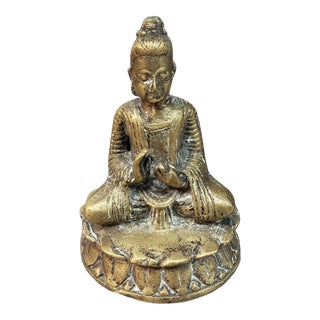 Mid to Late 19th Century Chinese Guanyin Lotus Asana Gilt Bronze Figure For Sale