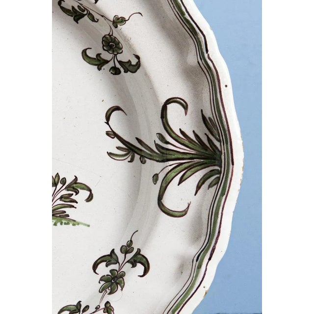 Shaped Plate with Heron from Moustiers, 1700s For Sale - Image 3 of 7