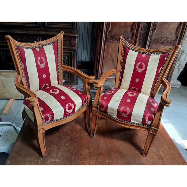 Empire Style Children's Gondola Chairs in Cherrywood with Saber Legs and Curved Front Legs, 1920s, Set of 2 For Sale - Image 4 of 5