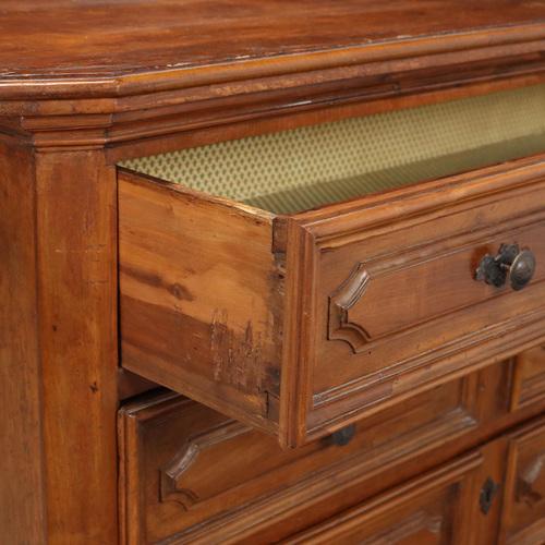 Baroque Chest of Drawers in Walnut For Sale - Image 3 of 12