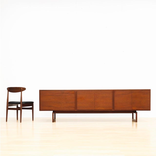 Designed by Arne Hovmand-Olsen for Mogens Kold Møbelfabrik, the iconic MK511 credenza is a masterclass in Danish modern...