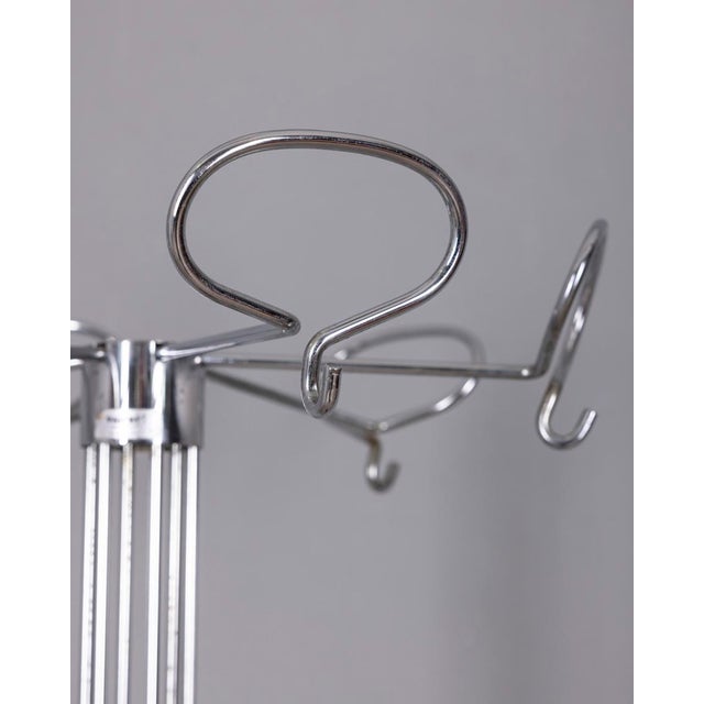 Floor coat stand with black metal base and chromed metal body, designed by Isao Hosoe for Valenti, 1970s. This piece has...