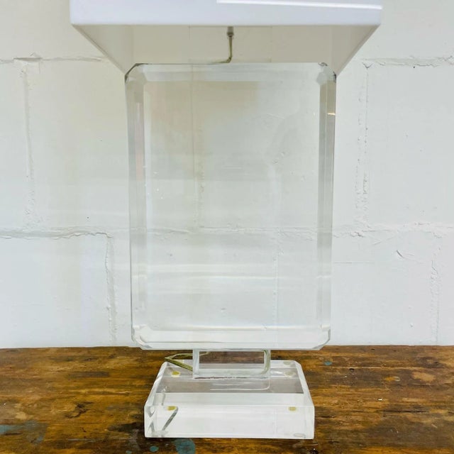 Metal Single Lucite and Brass Mid-Century Modern Art Deco Style Table / Desk Lamp For Sale - Image 7 of 13