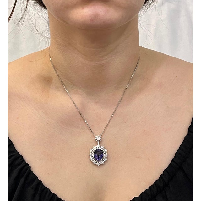 Gemstone 11 Carat Round Shape Spinel and 4.2 Carat Diamond Pendant Necklace 18 Karat Gold For Sale - Image 7 of 18