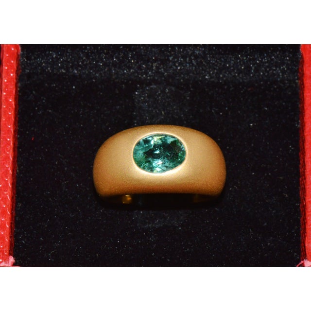 Certified Natural 1.62cts Emerald Solid 18k 750 Gold Dome Signet Ring Band, Size 6.5 For Sale - Image 9 of 12