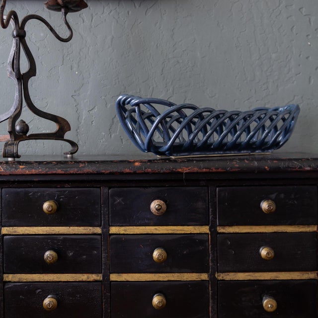 Blue 1970s Farmhouse Open Lattice Blue Ceramic Oval Bread Baguette Basket or Fruit Bowl For Sale - Image 8 of 10