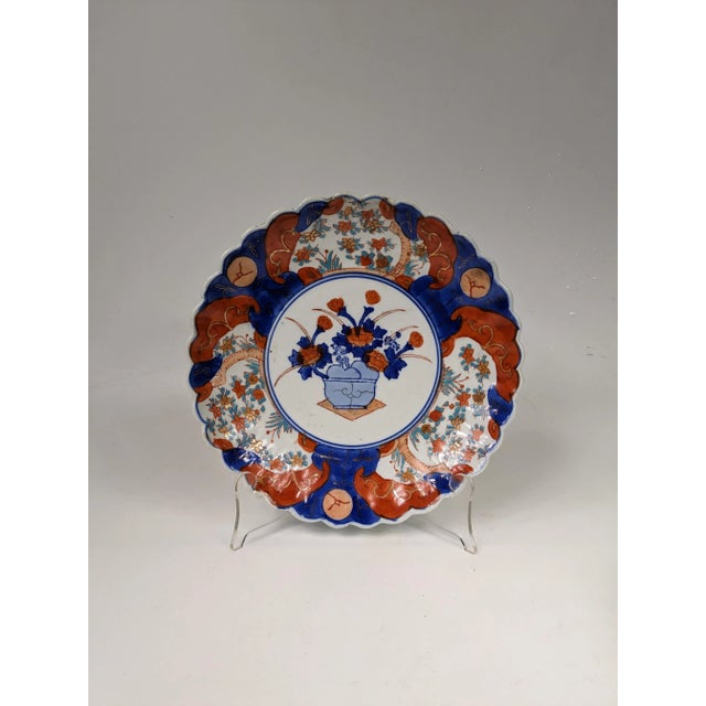 Beautiful pair of porcelain scalloped Imari plates in blue and red. From the Meiji Period. great condition!