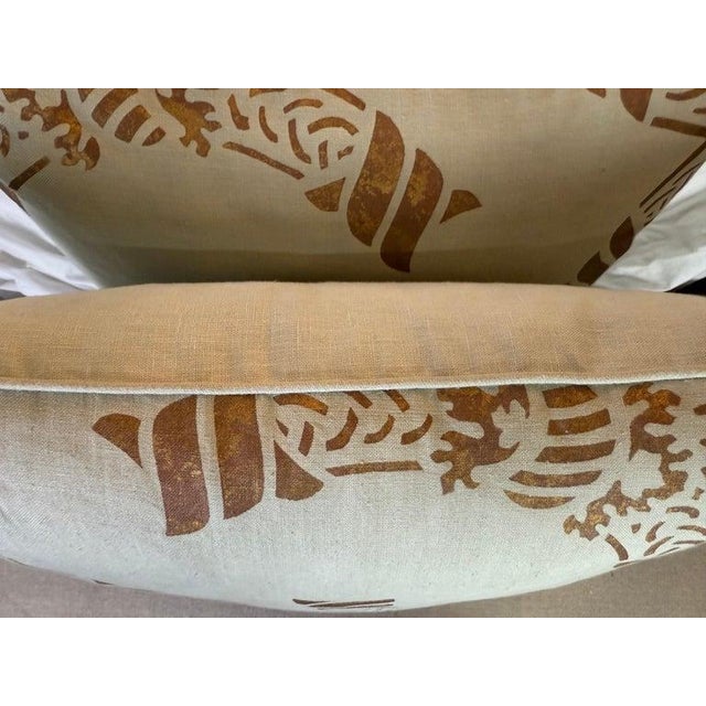 Contemporary Pair of Nomi Linen Stenciled Pillows For Sale - Image 3 of 4