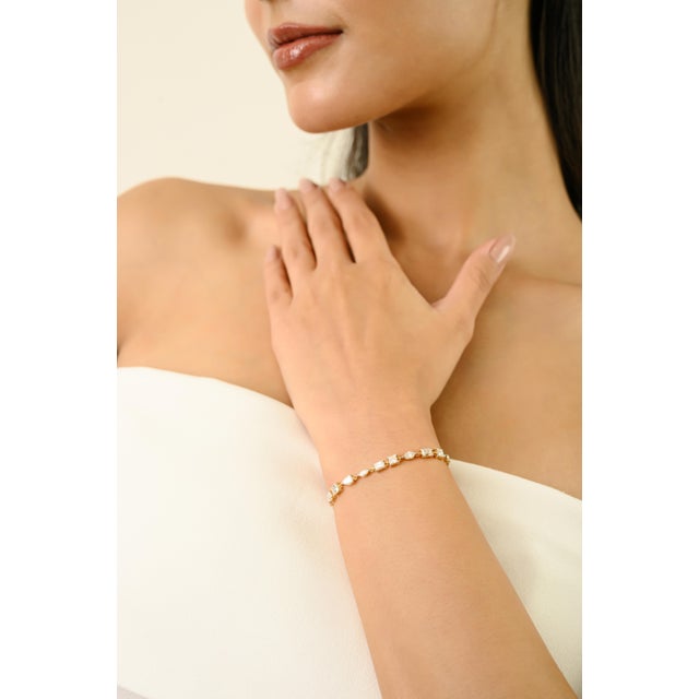 White Luxury 4.89 Ct Mixed Cut Diamond Bracelet in 18k Yellow Gold Fine Jewelry For Sale - Image 8 of 14