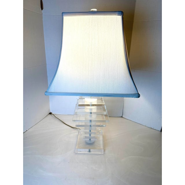 Plastic Mid Century Modern Lucite Table Lamp For Sale - Image 7 of 8