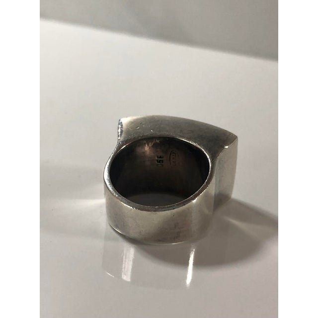 1990s Peruvian Sodalite Sterling Silver Cocktail Ring, Size 7.25 For Sale - Image 4 of 11