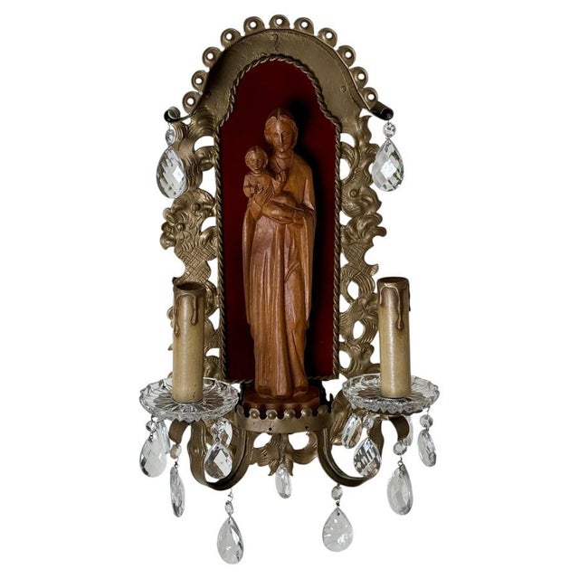 I'm delighted to introduce this one-of-a-kind piece of art, a beautiful wall lamp from the hollywood regency era. The...