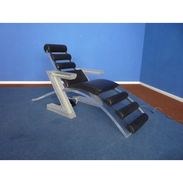 Mid-Century Modern Italian Space Age Acrylic Glass Lounge Chair, 1960s For Sale - Image 3 of 18