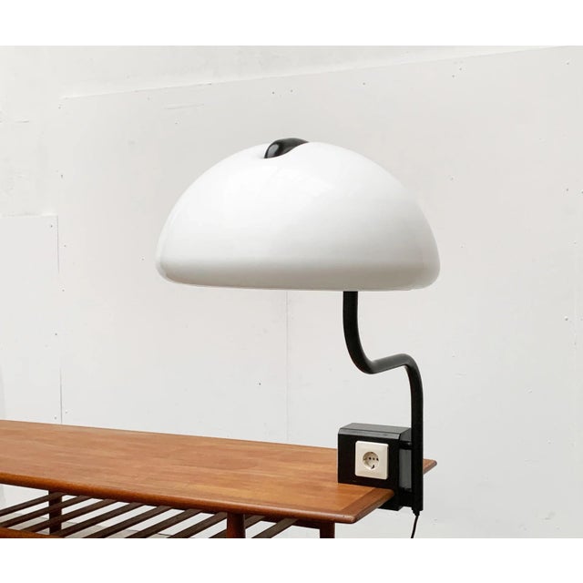 Plastic Mid-Century Italian Space Age Serpente Table Clamp Lamp by Elio Martinelli for Martinelli Luce For Sale - Image 7 of 18